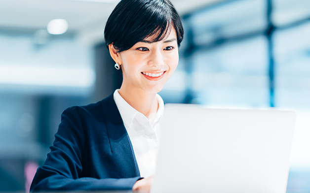 笑顔の女性のイメージ画像